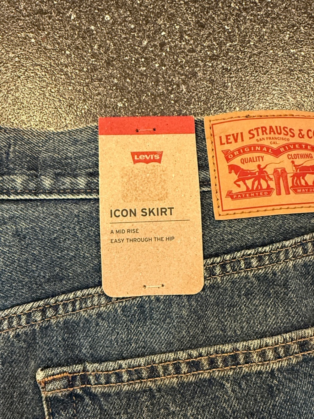 NWT Women’s Levi's Medium Wash Denim Icon Mini Skirt - size 32 - Picture 3 of 6
